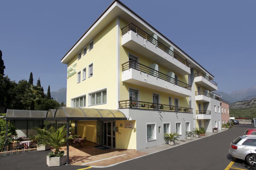 Hotel Miorelli Torbole Sul Garda Dış mekan fotoğraf